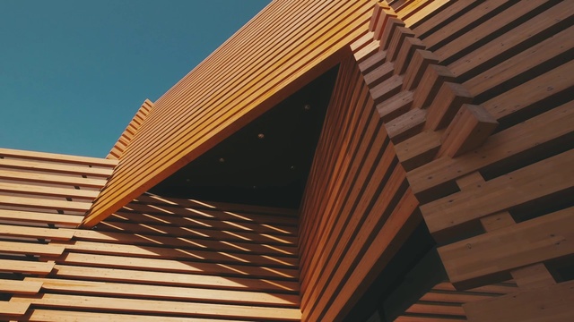 Video Reference N2: Sky, Wood, Shade, Architecture, Rectangle, Fixture, Material property, Siding, Composite material, Building material
