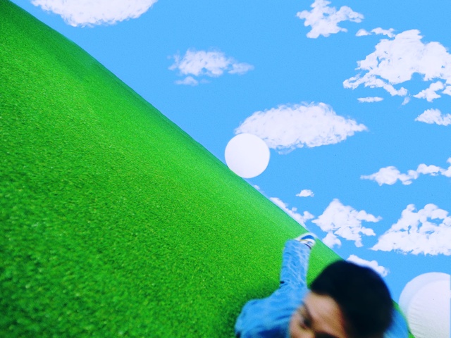 Video Reference N0: Cloud, Sky, Daytime, World, Green, People in nature, Azure, Nature, Blue, Happy