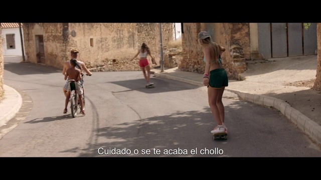 Video Reference N1: Shorts, Wheel, Tire, Asphalt, Road surface, Bicycle wheel, Street fashion, Leisure, Travel, Happy