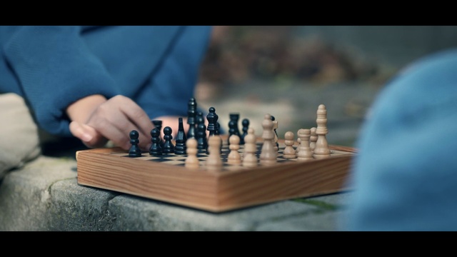 Video Reference N2: Sports equipment, Wood, Indoor games and sports, Board game, Chess, Thumb, Font, Recreation, Tabletop game, Chessboard