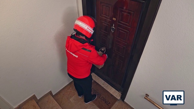 Video Reference N1: Wood, Sleeve, Flooring, Floor, Door, Hardwood, Wood stain, Composite material, Personal protective equipment, Carmine