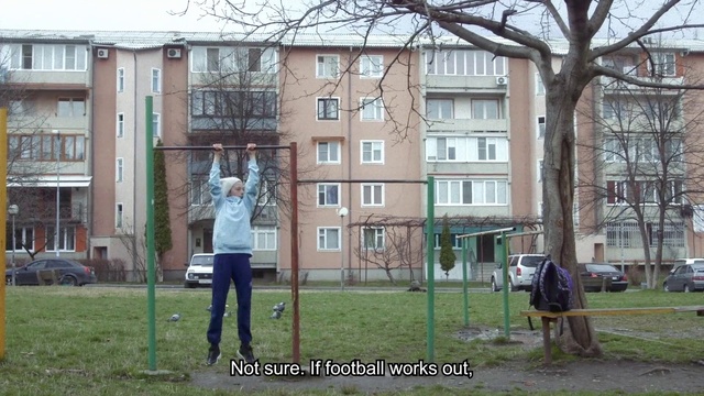 Video Reference N1: Plant, Window, Building, Daytime, Tire, Tree, Wheel, Branch, Architecture, Neighbourhood