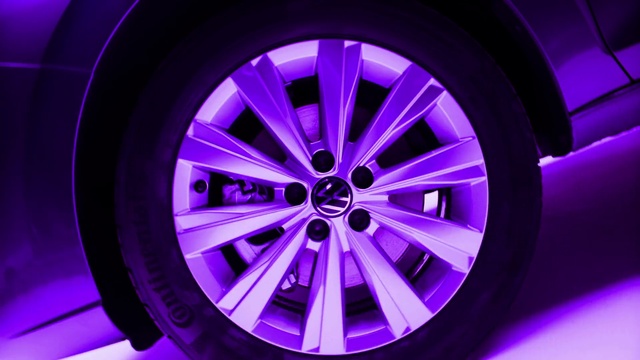 Video Reference N6: Wheel, Tire, Automotive tire, Purple, Automotive design, Synthetic rubber, Tread, Hubcap, Alloy wheel, Automotive lighting
