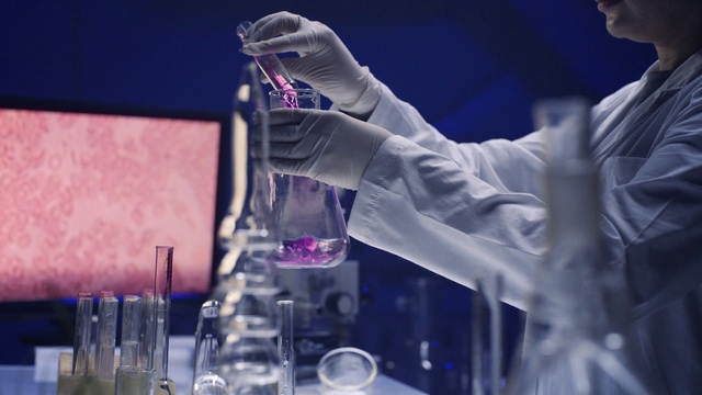 Video Reference N3: Hand, Water, Laboratory, Liquid, Purple, Human, Research, Glove, Chemistry, Fluid