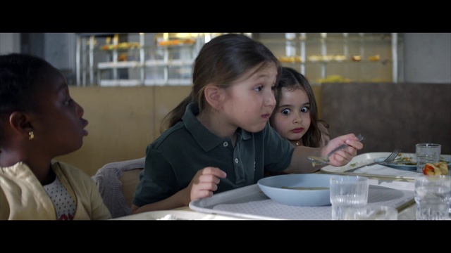 Video Reference N9: Child, Eating, Snapshot, Fun, Human, Interaction, Mouth, Conversation, Sitting, Learning