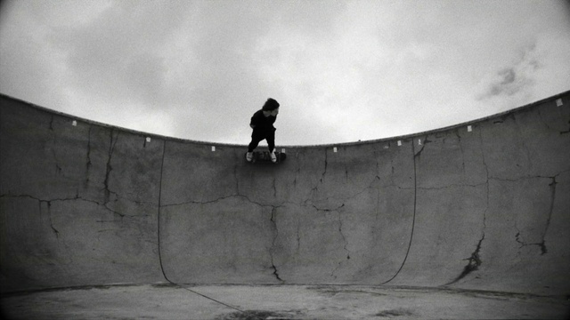 Video Reference N3: White, Black, Black-and-white, Monochrome photography, Monochrome, Wall, Photography, Recreation, Skateboarding, Sport venue