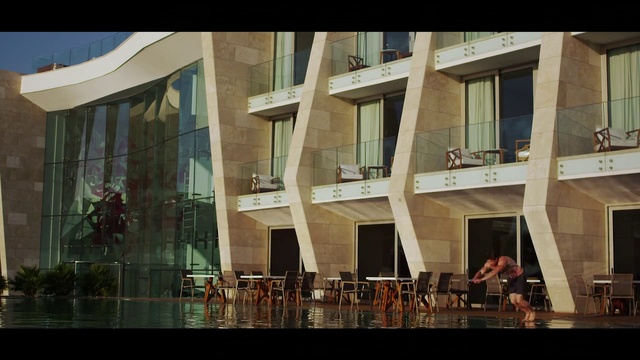Video Reference N5: Architecture, Property, Building, Window, Facade, Reflection, Urban area, Mixed-use, House, Real estate