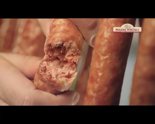 Video Reference N1: Sausage, Food, Flesh, Longaniza, Cuisine, Meat, Finger, Dish, Sobrassada, Chorizo, Person