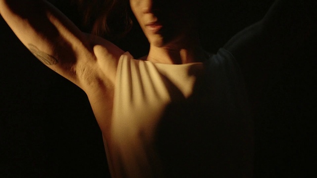 Video Reference N2: Black, Hand, Arm, Light, Shoulder, Darkness, Finger, Joint, Human body, Neck