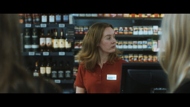 Video Reference N0: screenshot, girl, service, supermarket, electronic device, customer, fun, Person