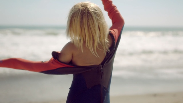 Video Reference N8: Shoulder, Blond, Arm, Long hair, Joint, Sea, Photography, Fun, Elbow, Vacation