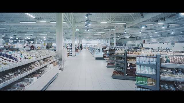 Video Reference N5: Supermarket, Product, Building, Retail, Electronics, Aisle, Warehouse, Convenience store, Grocery store, Commercial building