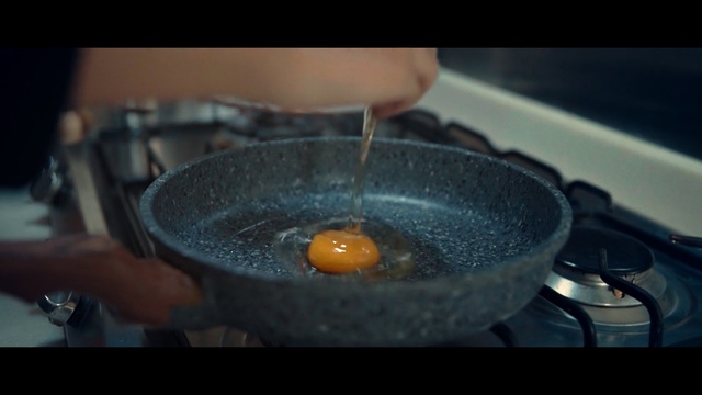 Video Reference N1: Food, Egg, Dish, Pan frying, Cookware and bakeware, Cooking, Ingredient, Frying, Cuisine