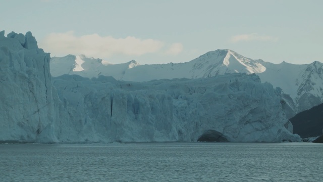Video Reference N1: Ice, Iceberg, Polar ice cap, Glacial lake, Ice cap, Glacier, Glacial landform, Sound, Arctic ocean, Mountain
