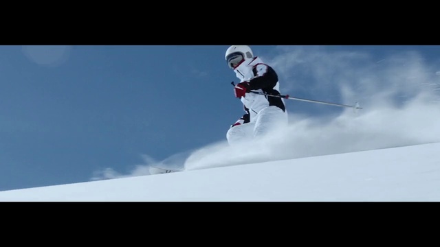 Video Reference N12: Skier, Snow, Alpine skiing, Skiing, Extreme sport, Recreation, Winter sport, Ski, Sports equipment, Downhill