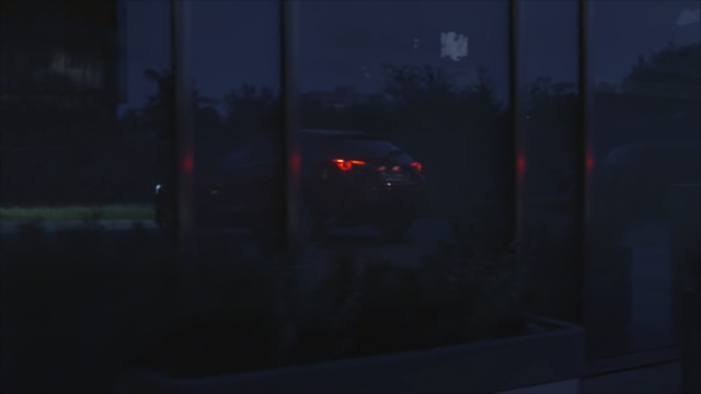 Video Reference N3: Blue, Sky, Light, Red, Automotive lighting, Darkness, Night, Mode of transport, Lighting, Atmosphere