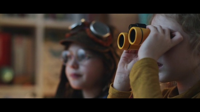 Video Reference N3: Personal protective equipment, Goggles, Glasses, Cool, Nose, Yellow, Snapshot, Eyewear, Eye, Human