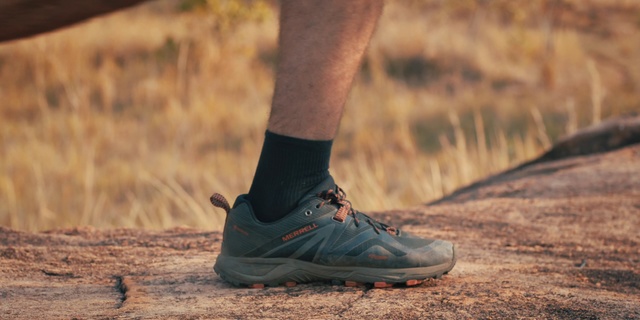 Video Reference N1: Footwear, Shoe, Leg, Outdoor shoe, Hiking boot, Human leg, Sportswear, Walking, Ankle, Sneakers
