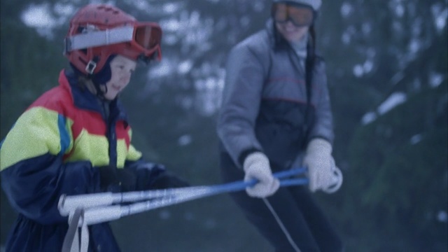 Video Reference N0: Snow, Helmet, Personal protective equipment, Recreation, Winter, Tree, Headgear, Adventure, Geological phenomenon, Ice, Person