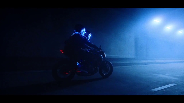 Video Reference N0: Motorcycle, Light, Vehicle, Automotive lighting, Sky, Headlamp, Motorcycling, Darkness, Night, Photography