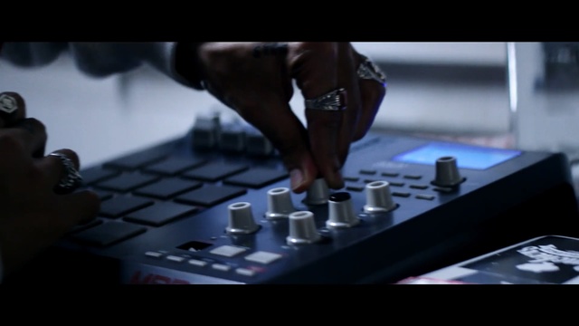 Video Reference N2: Disc jockey, Electronics, Games, Mixing console, Audio equipment, Technology