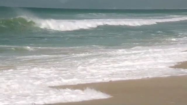 Video Reference N9: wave, shore, wind wave, sea, ocean, coastal and oceanic landforms, coast, beach, sky