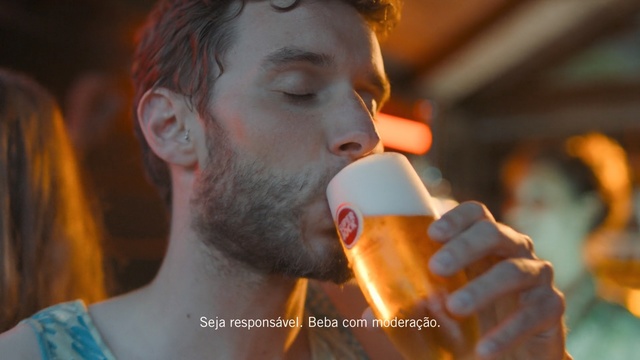 Video Reference N1: Drink, Drinking, Beer, Alcohol, Facial hair, Beard, Person