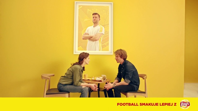 Video Reference N1: Yellow, Sitting, Conversation, Room, Table, Person