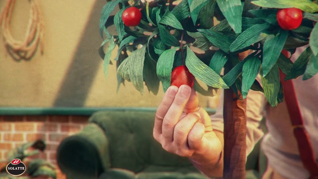 Video Reference N1: Plant, Hand, Finger, Organism, Fruit, Tree, Adaptation, Flower, Food