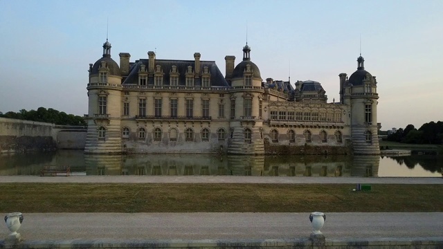 Video Reference N4: Château, Landmark, Building, Classical architecture, Palace, Stately home, Estate, Castle, Mansion, Architecture