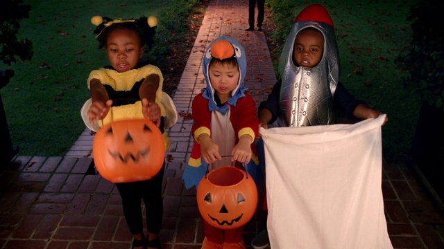 Video Reference N0: trick-or-treat, Child, Fawn, Pumpkin