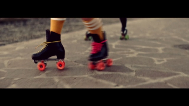 Video Reference N0: Footwear, Roller skating, Roller skates, Roller sport, Skating, Sports equipment, Quad skates, Inline skates, Shoe, Sports