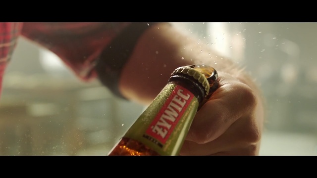 Video Reference N4: Alcohol, Drink, Liqueur, Bottle, Beer, Hand, Glass bottle, Macro photography, Red stripe
