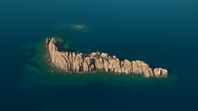Video Reference N0: Coastal and oceanic landforms, Promontory, Sea, Rock, Azure, Islet, Klippe, Coast, Cape, Cliff