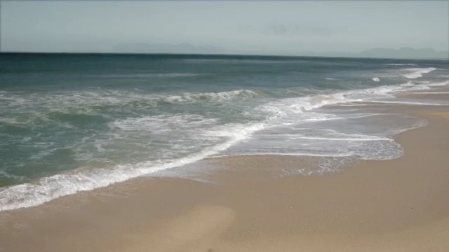 Video Reference N8: shore, coastal and oceanic landforms, sea, body of water, beach, ocean, coast, wind wave, wave, horizon