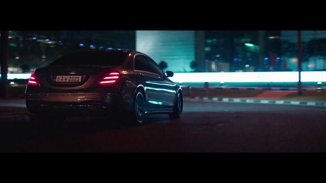 Video Reference N5: Automotive design, Vehicle, Car, Luxury vehicle, Automotive lighting, Personal luxury car, Light, Sky, Mercedes-benz, Night