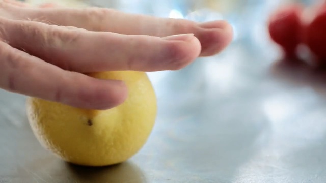 Video Reference N7: Food, Skin, Hand, Fruit, Finger, Plant, Apple
