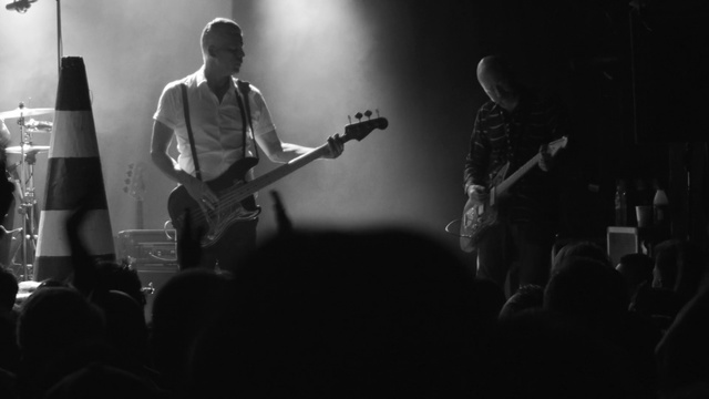 Video Reference N17: Performance, Musician, Music, Entertainment, Black, Guitarist, String instrument, Performing arts, White, Concert