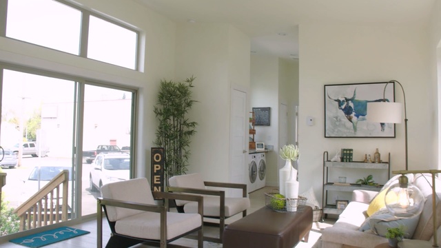 Video Reference N2: property, living room, room, interior design, real estate, window, home, house, apartment, daylighting