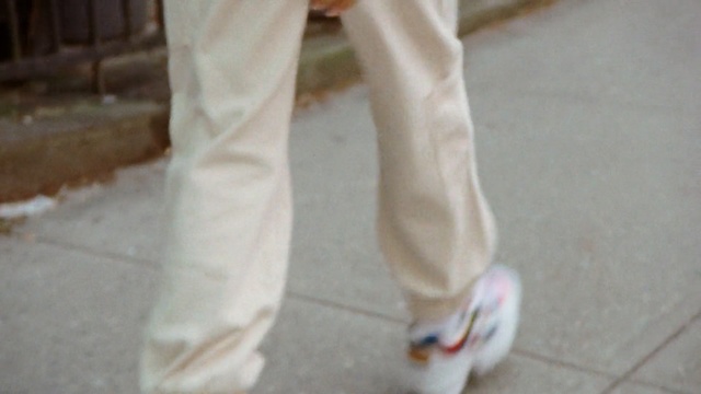Video Reference N2: White, Footwear, Shoe, Leg, Jeans, Ankle, Human leg, Trousers, Foot, Street fashion, Person
