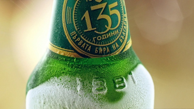 Video Reference N1: Drink, Green, Bottle, Alcoholic beverage, Glass bottle, Ice beer, Beer