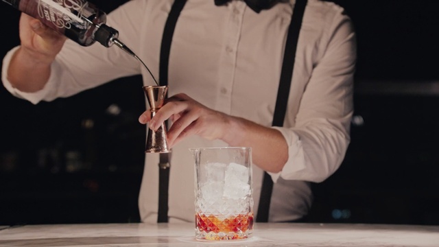 Video Reference N0: drink, liqueur, alcoholic beverage, distilled beverage, alcohol, cocktail, glass, barware