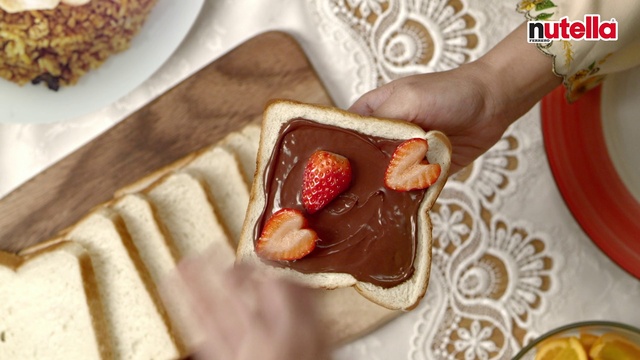 Video Reference N2: Food, Hand, Tableware, Recipe, Ingredient, Gesture, Strawberry, Cuisine, Strawberries, Plate