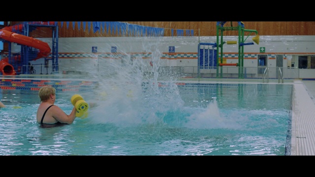 Video Reference N2: Leisure centre, Swimming pool, Water polo, Swimming, Recreation, Water, Swimmer, Leisure, Sports, Fun, Man, Small, Yellow, Riding, Child, Young, Orange, Boat, Little, Large, Holding, Air, Ocean, Board, Blue, Text