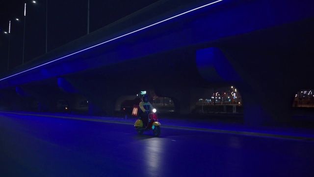Video Reference N1: Blue, Light, Lighting, Purple, Performance, Electric blue, Stage, Room, Night, Neon