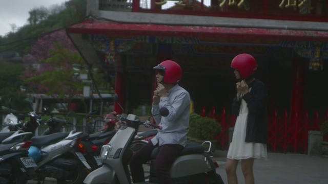 Video Reference N2: Fun, Leisure, Vehicle, Scooter, Temple, Style