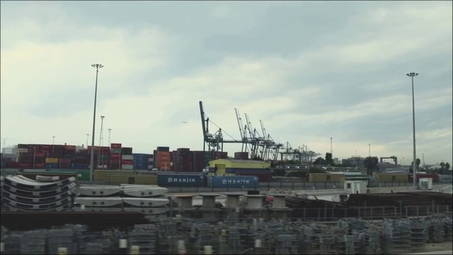 Video Reference N1: Sky, Port, Vehicle, Transport, Harbor, Boat, Urban area, Marina, Watercraft, Cloud