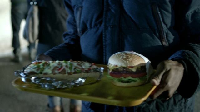 Video Reference N1: Fast food, Food, Cuisine, Dish, Hamburger, Junk food, Finger food, Sandwich, Cheeseburger