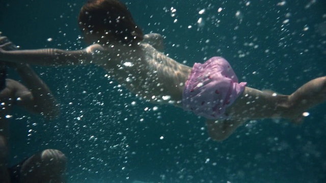 Video Reference N0: Water, Underwater, Organism, Fun, Recreation, Swimming, Leisure