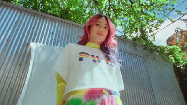 Video Reference N4: Clothing, Pink, Yellow, Summer, Fun, Outerwear, Street fashion, Leisure, T-shirt, Costume, Person